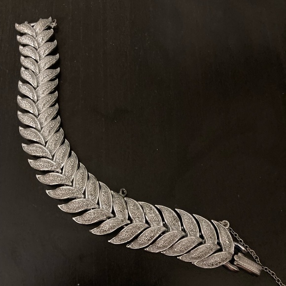 Vintage Coro bracelet…. Signed.. excellent condition - Picture 2 of 4